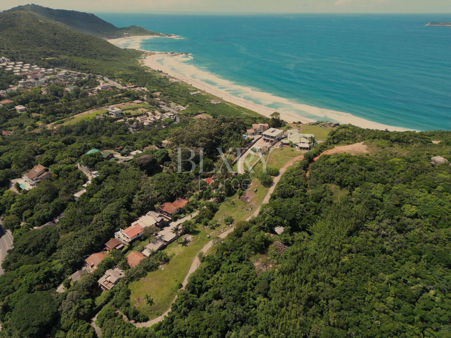 TERRENO NA PRAIA MOLE