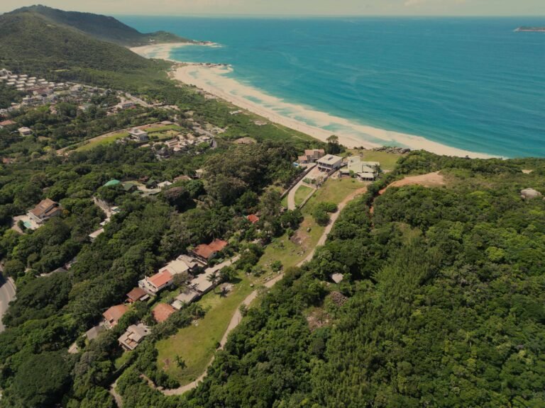 TERRENO NA PRAIA MOLE