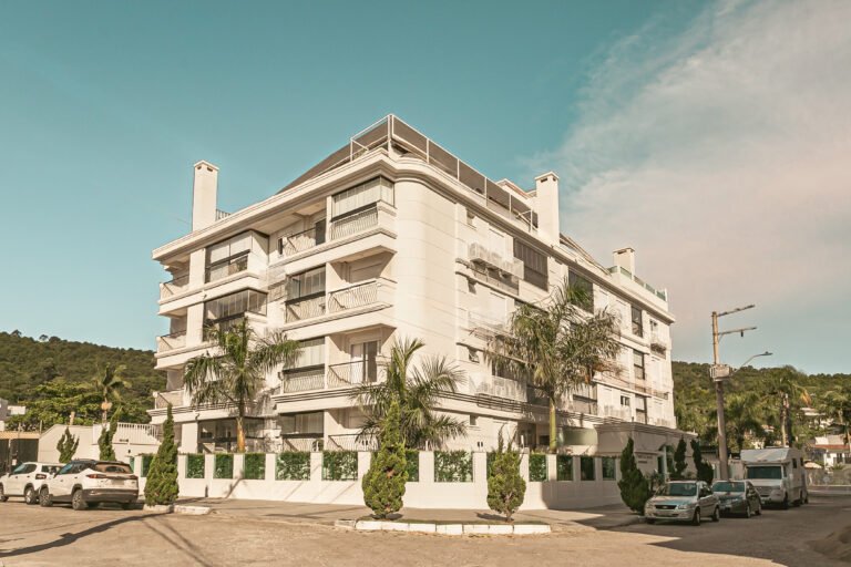 Apartamento a 50 metros do mar em Jurerê Internacional