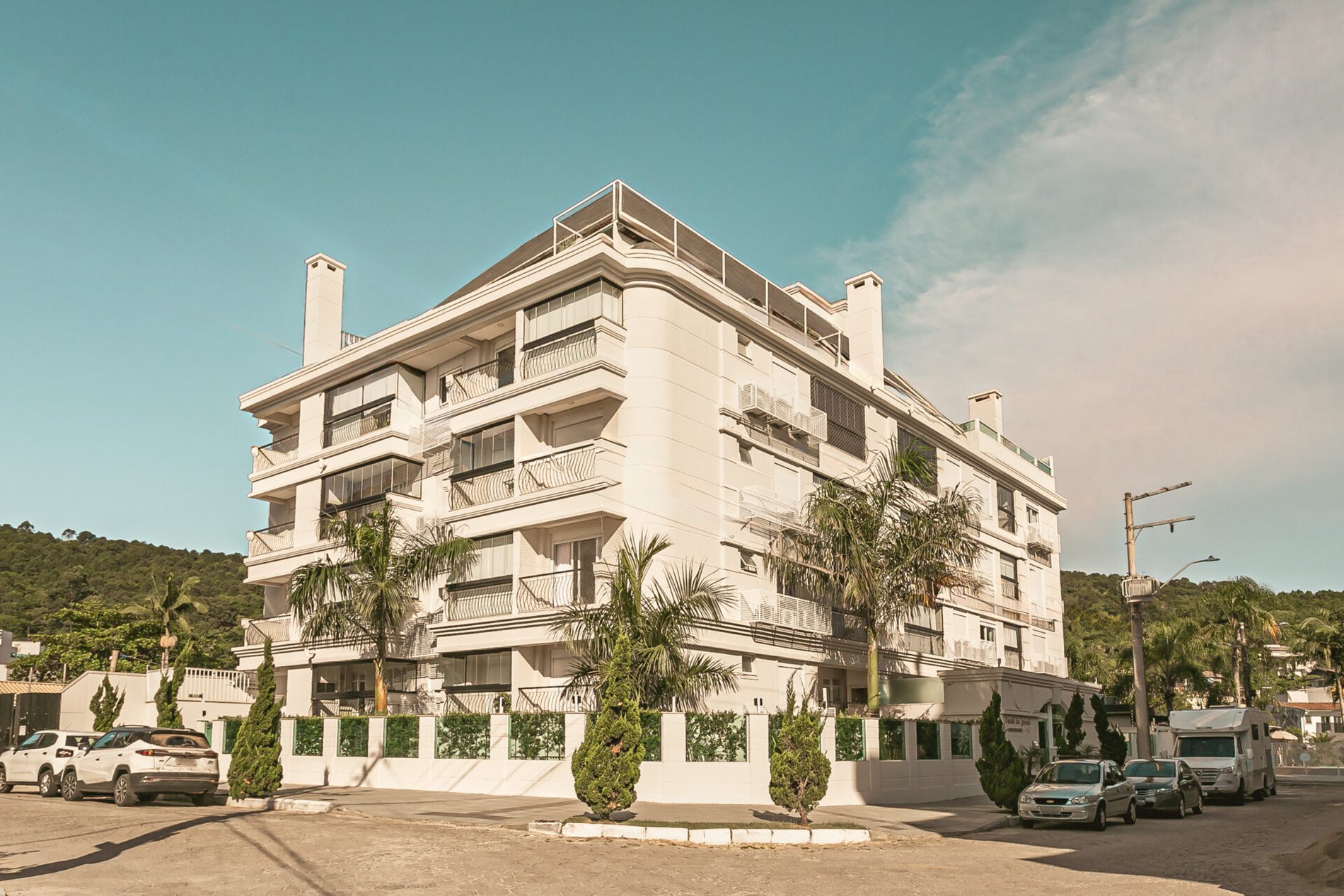 Apartamento a 50 metros do mar em Jurerê Internacional