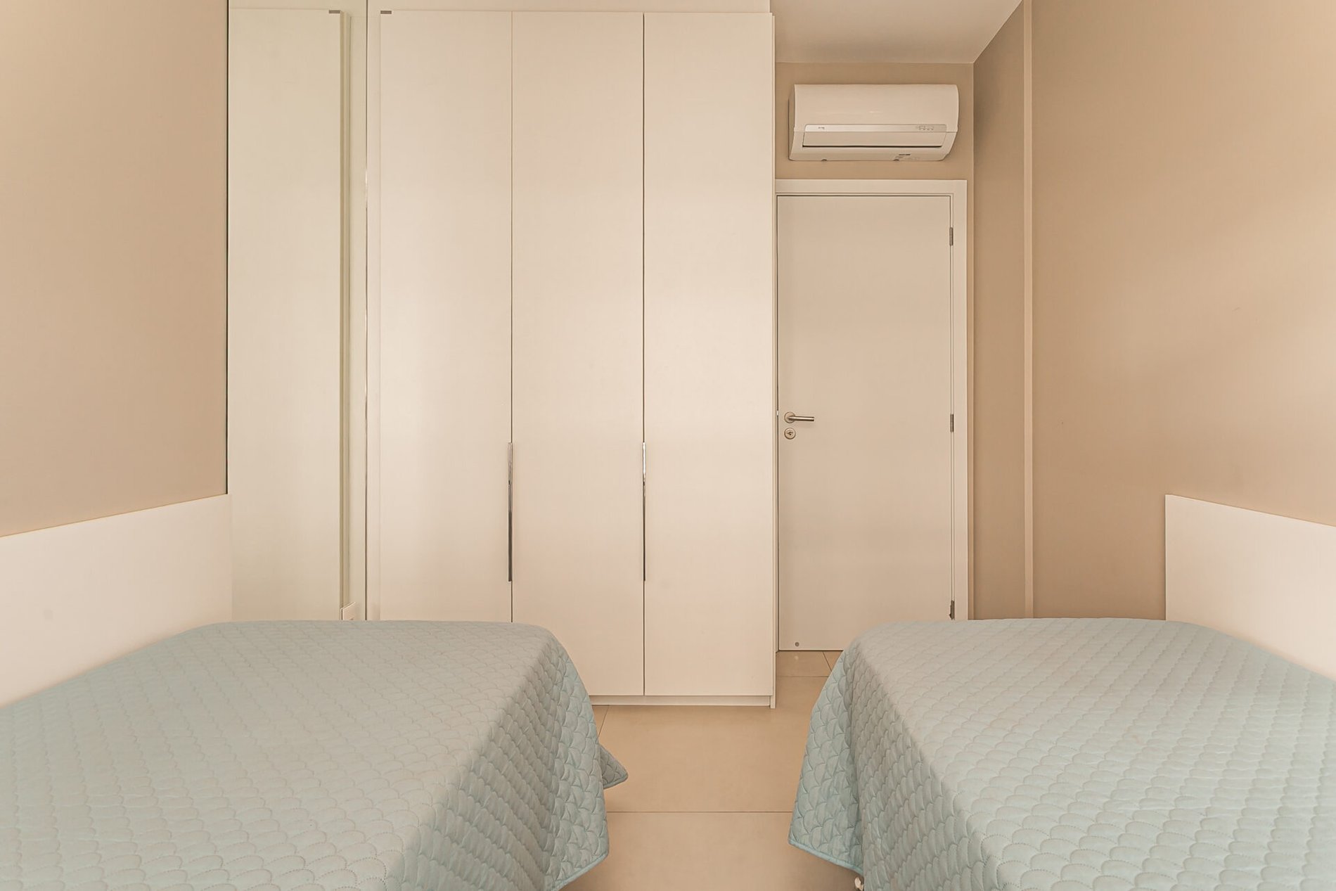 Apartamento a 50 metros do mar em Jurerê Internacional