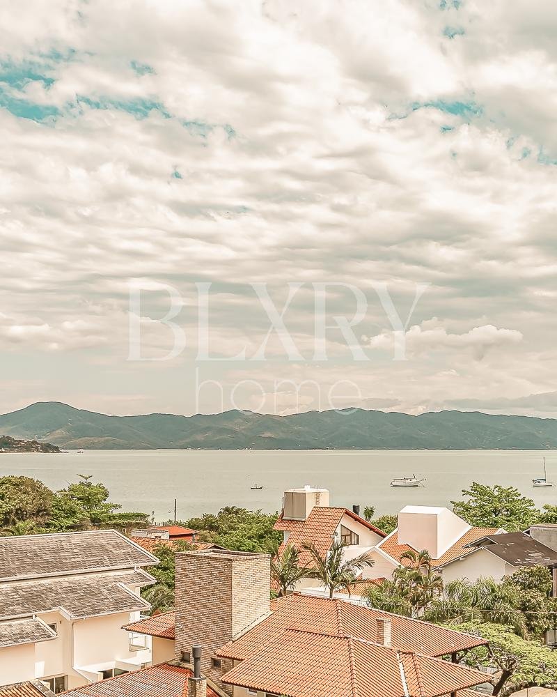 Apartamento a 50 metros do mar em Jurerê Internacional