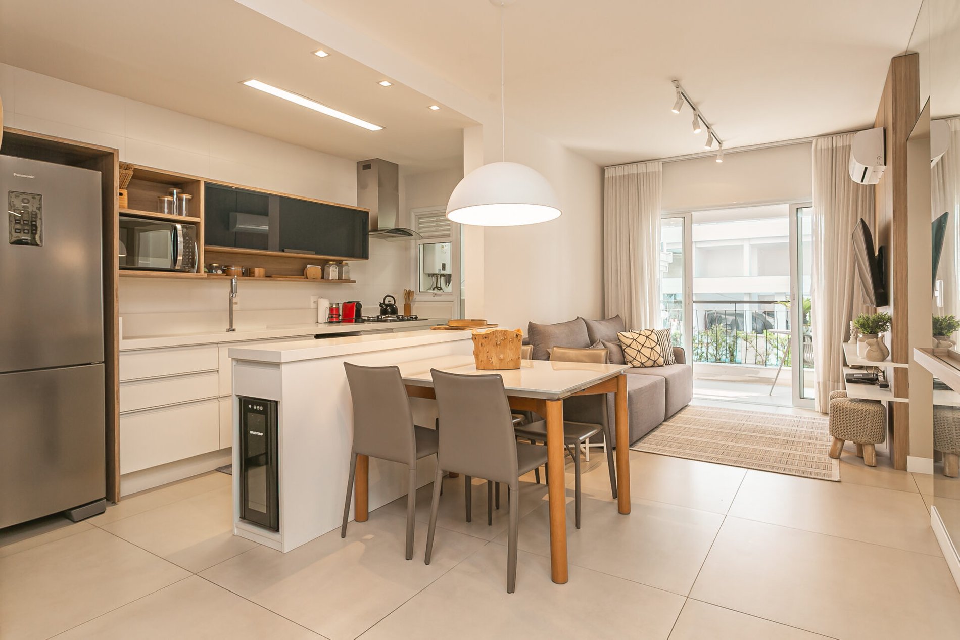 Apartamento a 50 metros do mar em Jurerê Internacional