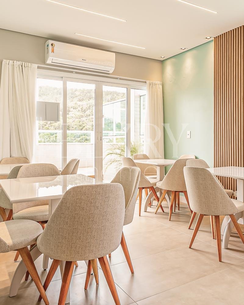 Apartamento a 50 metros do mar em Jurerê Internacional
