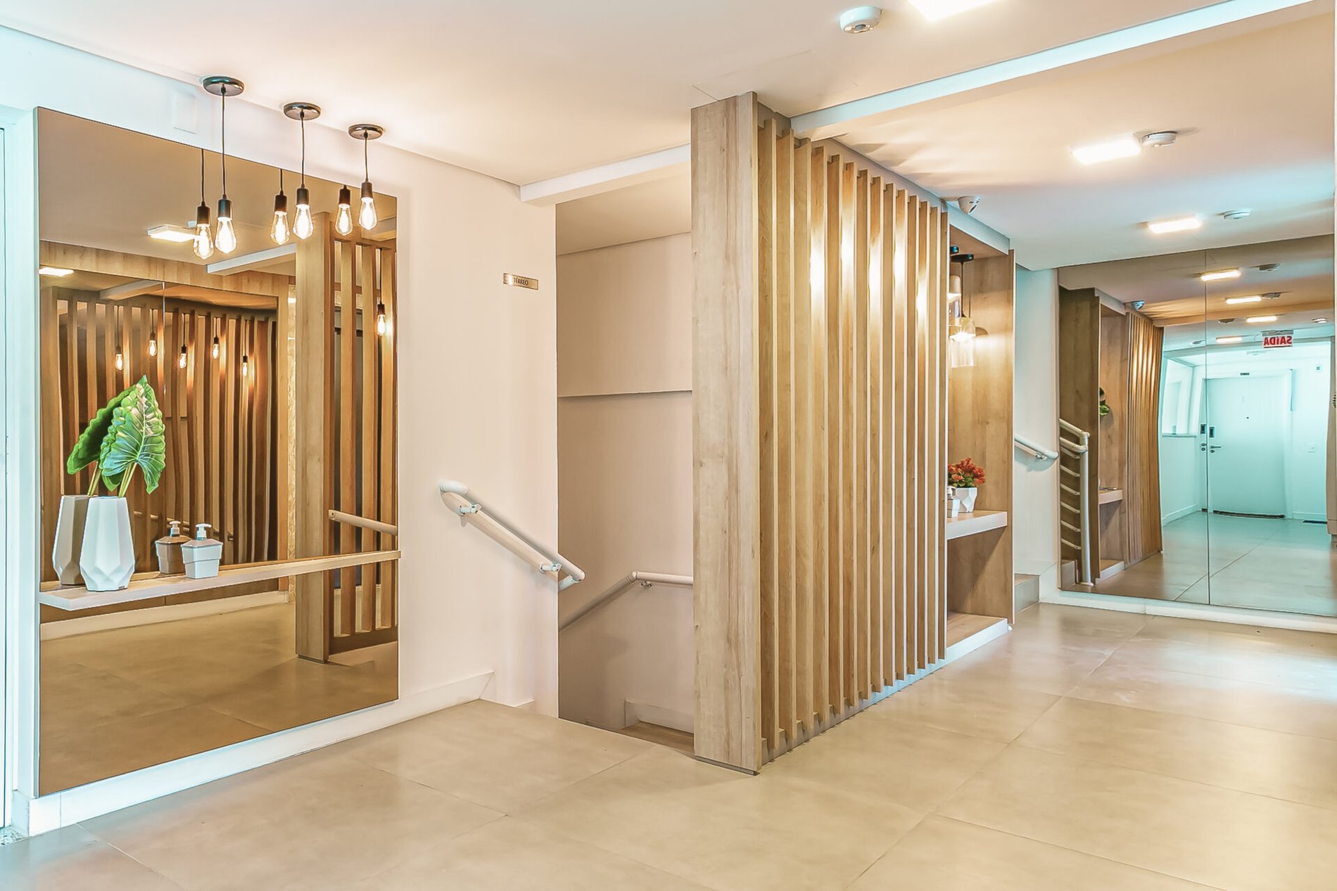 Apartamento a 50 metros do mar em Jurerê Internacional