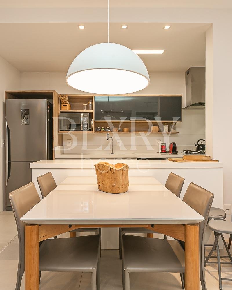 Apartamento a 50 metros do mar em Jurerê Internacional