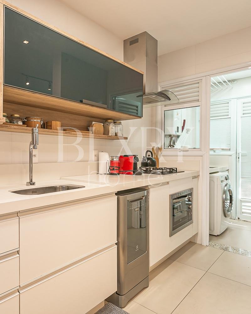 Apartamento a 50 metros do mar em Jurerê Internacional