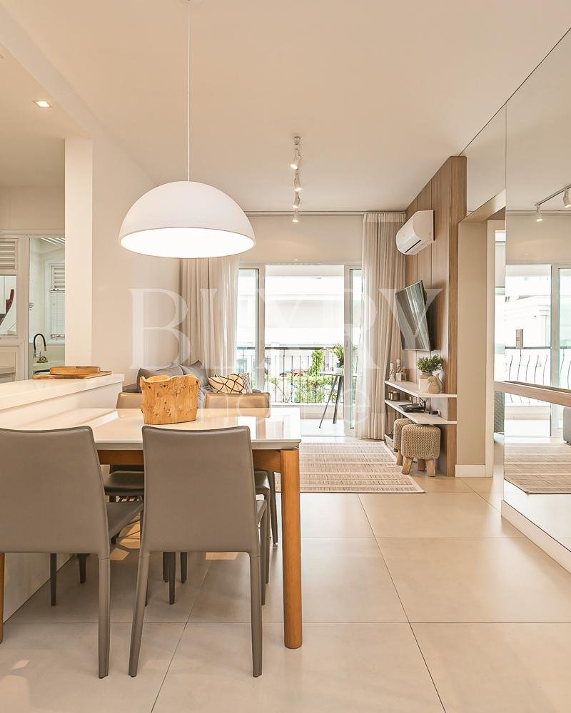 Apartamento a 50 metros do mar em Jurerê Internacional