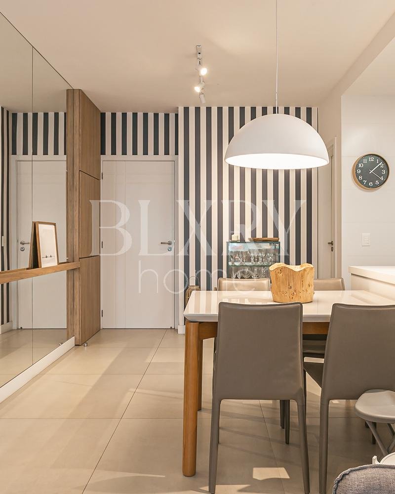 Apartamento a 50 metros do mar em Jurerê Internacional