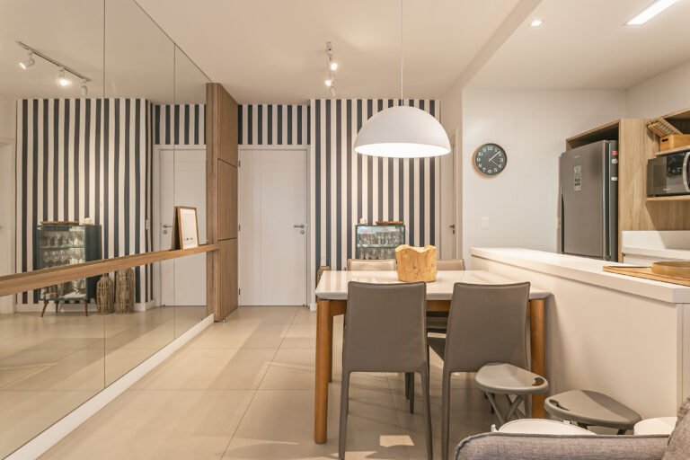 Apartamento a 50 metros do mar em Jurerê Internacional