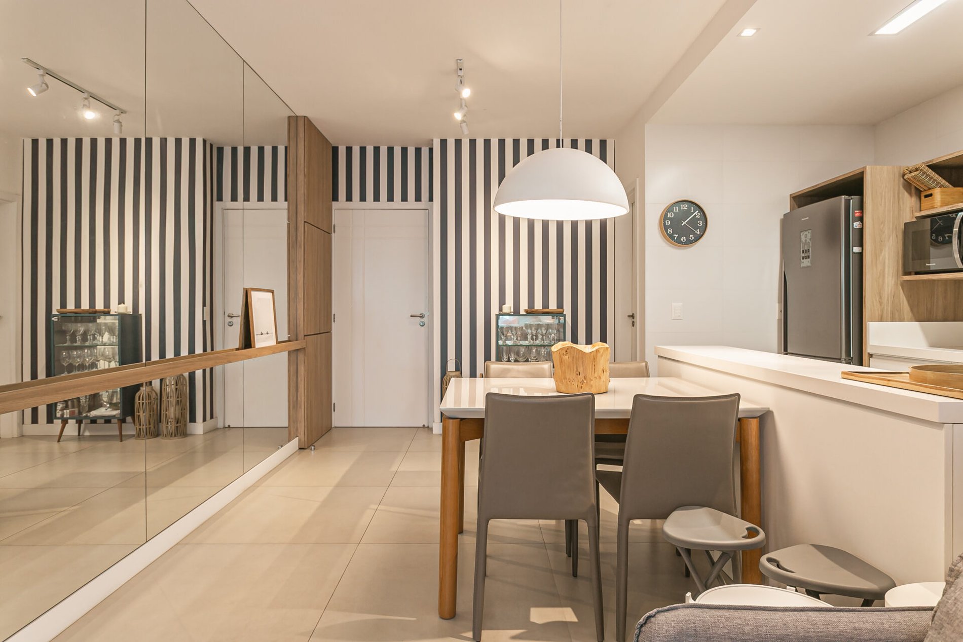 Apartamento a 50 metros do mar em Jurerê Internacional