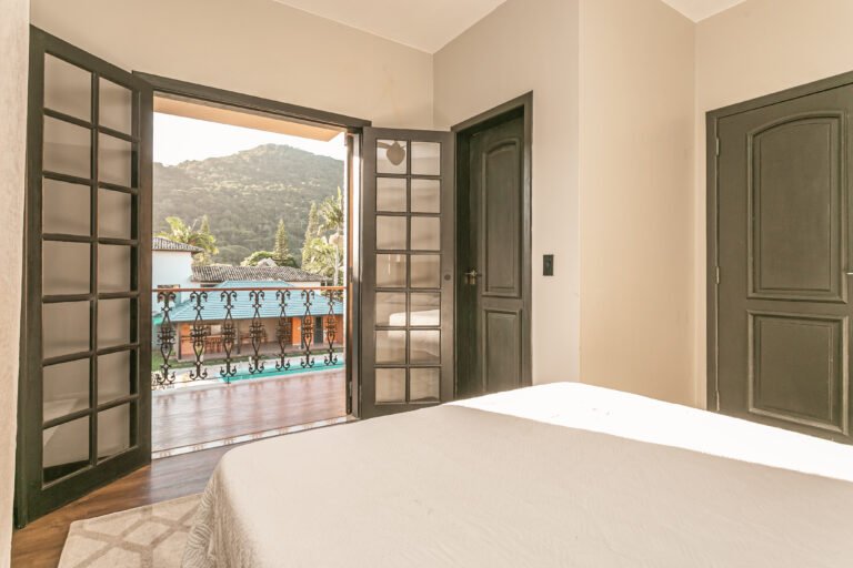 CASA EM CONDOMÍNIO NA LAGOA DA CONCEIÇÃO