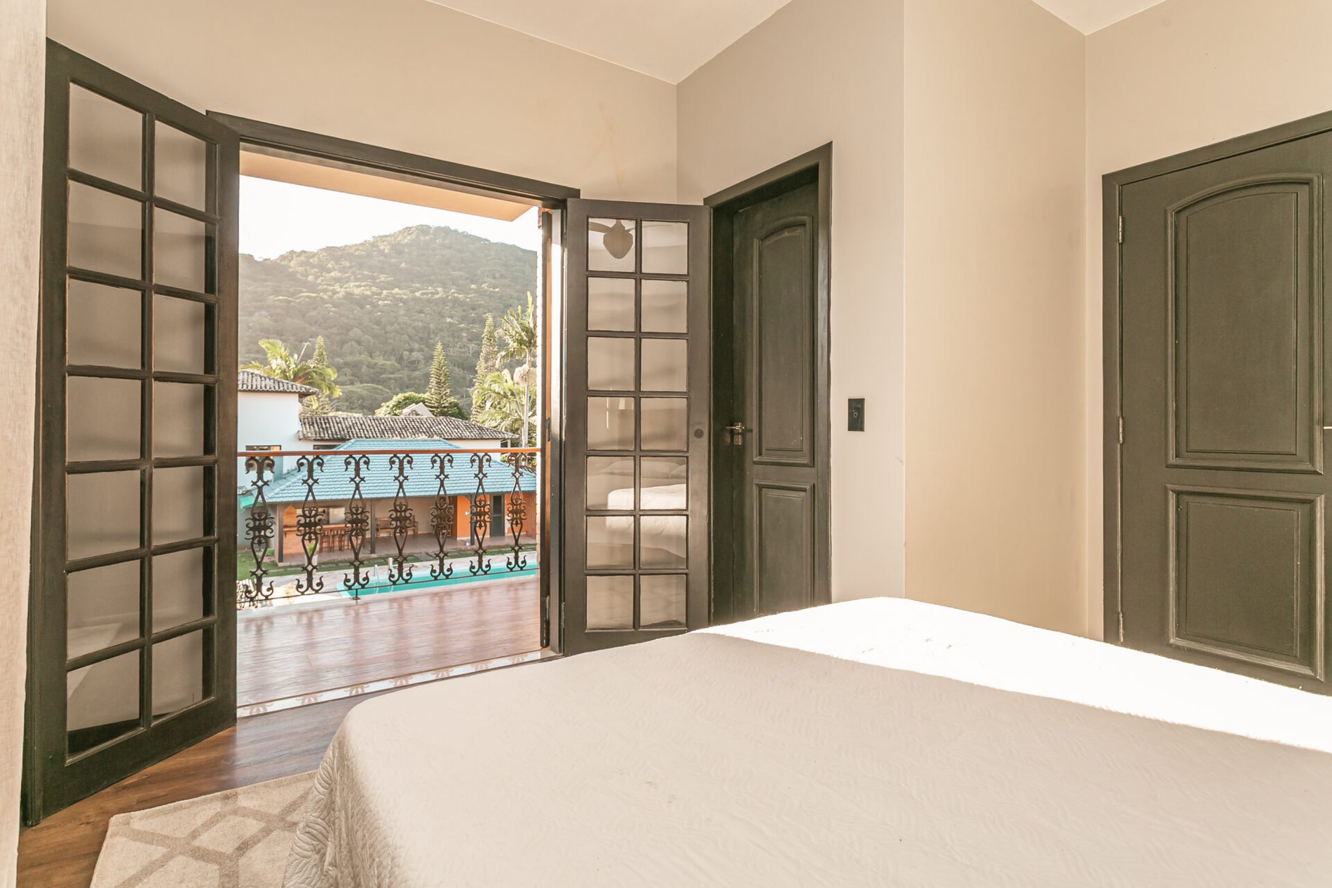 CASA EM CONDOMÍNIO NA LAGOA DA CONCEIÇÃO