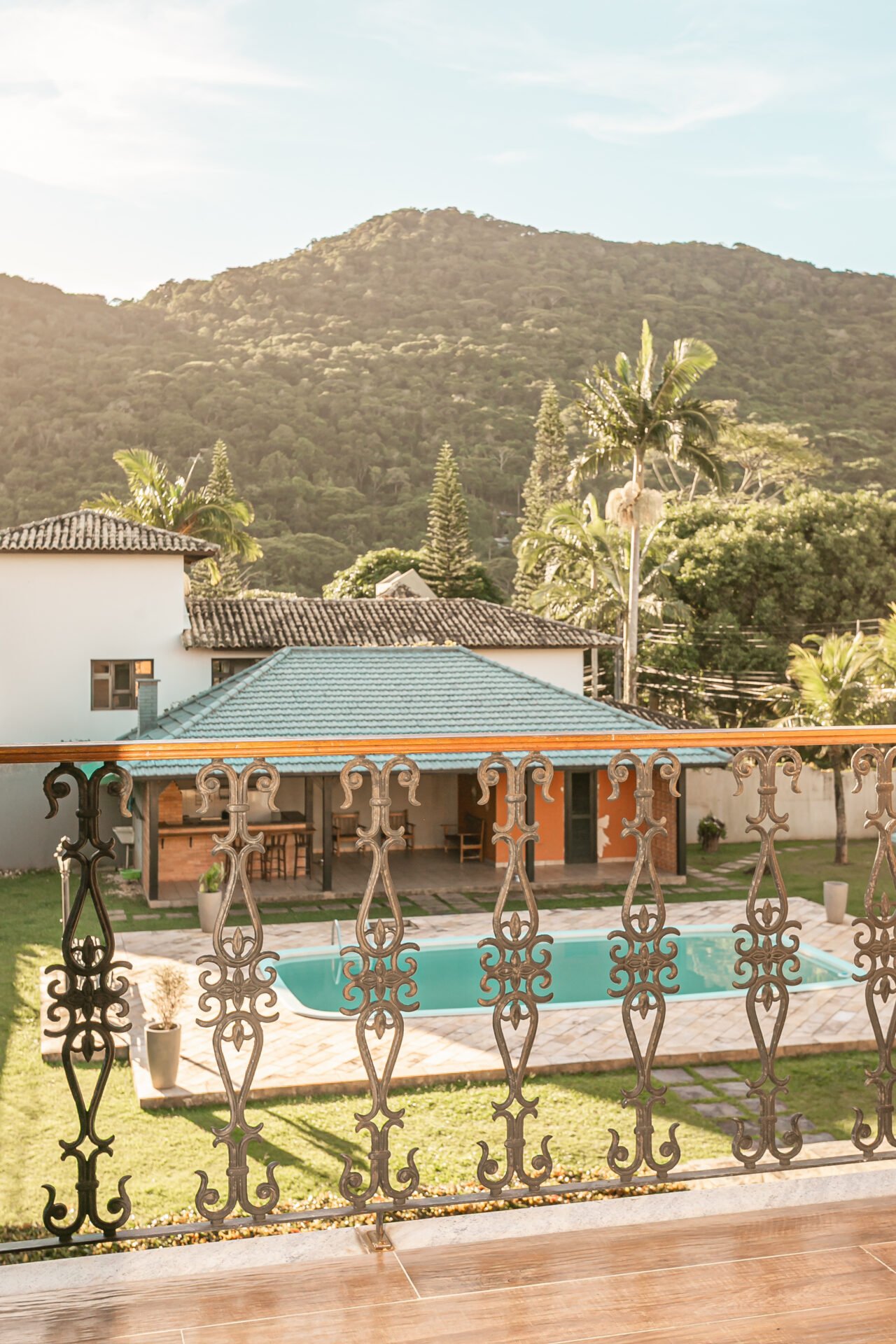 CASA EM CONDOMÍNIO NA LAGOA DA CONCEIÇÃO