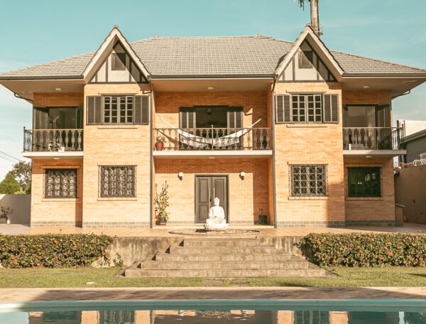 CASA EM CONDOMÍNIO NA LAGOA DA CONCEIÇÃO