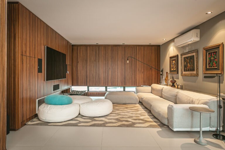 Casa em condomínio frente mar no Cacupé