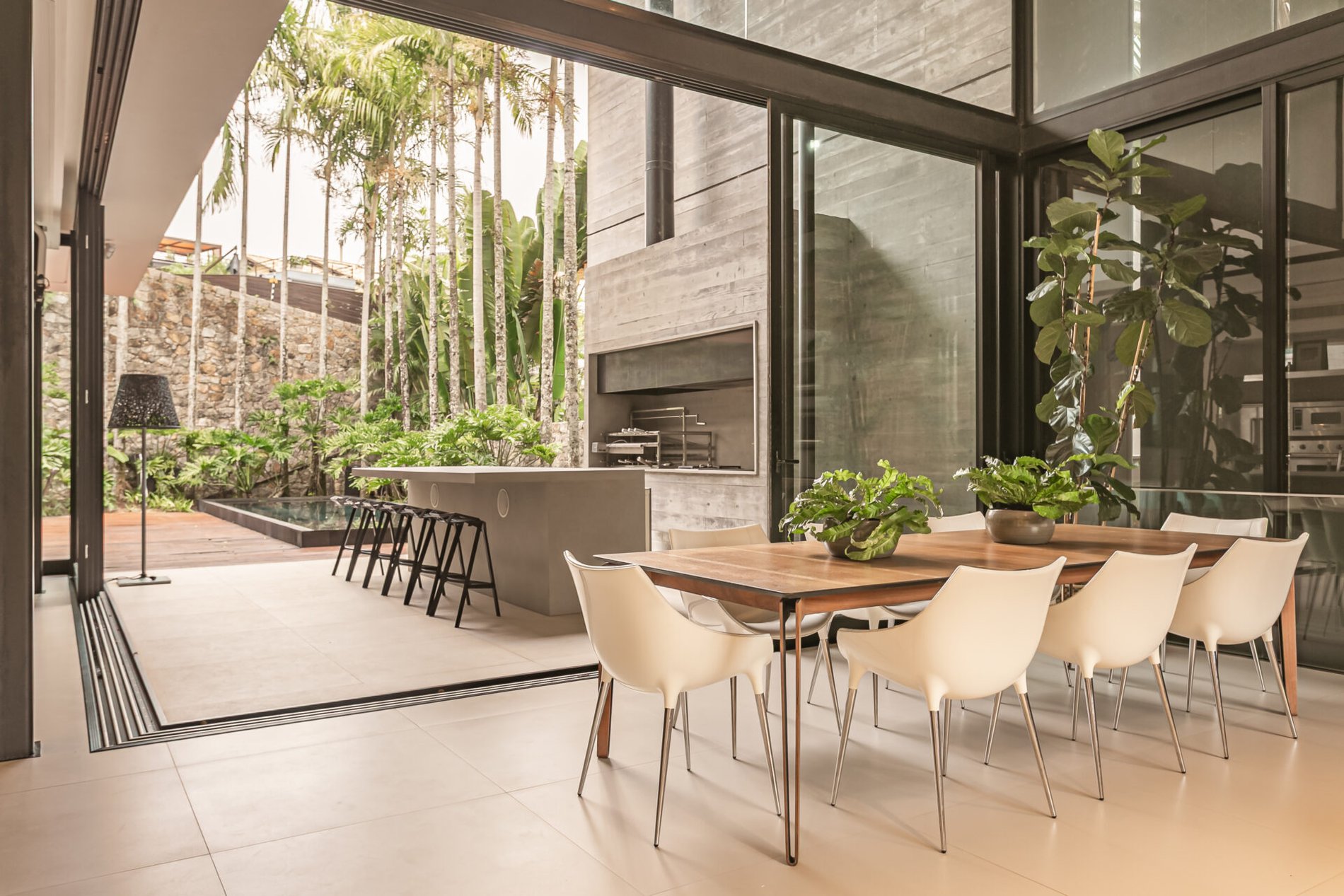 Casa em condomínio frente mar no Cacupé