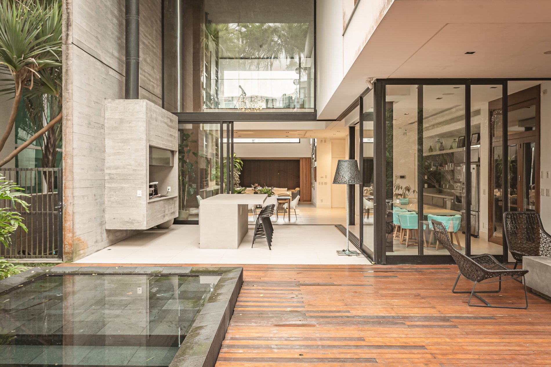 Casa em condomínio frente mar no Cacupé