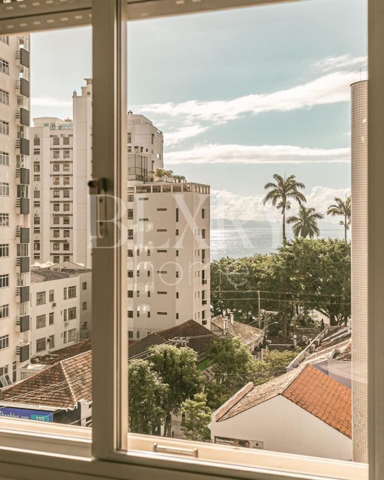 Apartamento de 4 dormitórios no Centro