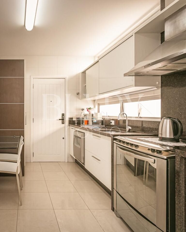 Apartamento de 4 dormitórios no Centro