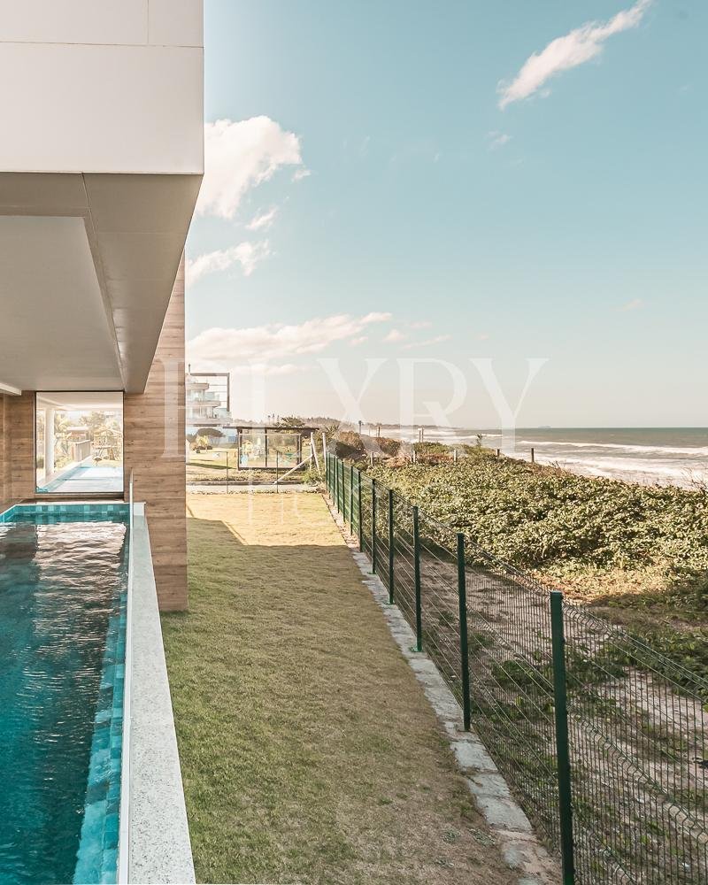 Apartamento frente mar no Morro das Pedras, Florianópolis