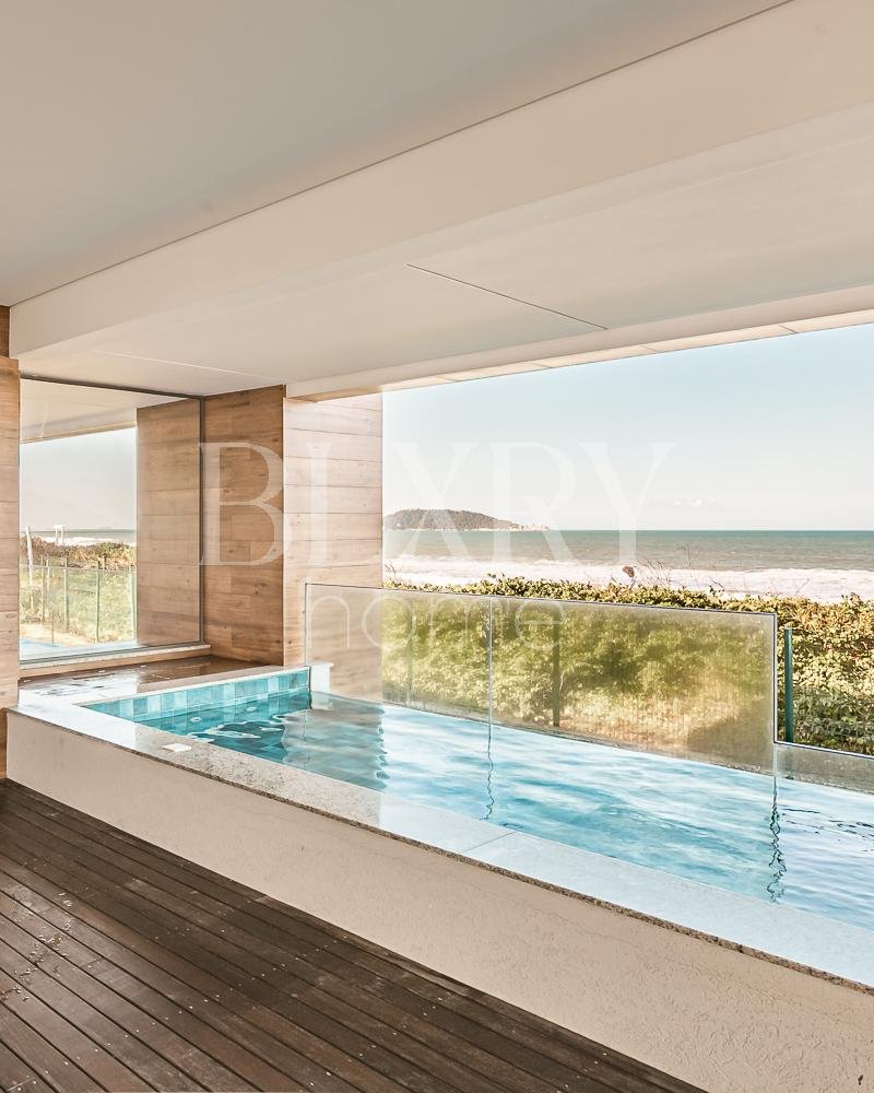 Apartamento frente mar no Morro das Pedras, Florianópolis