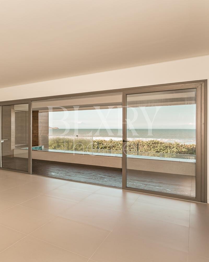 Apartamento frente mar no Morro das Pedras, Florianópolis