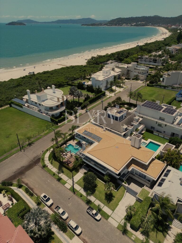 CASA EM JURERÊ INTERNACIONAL
