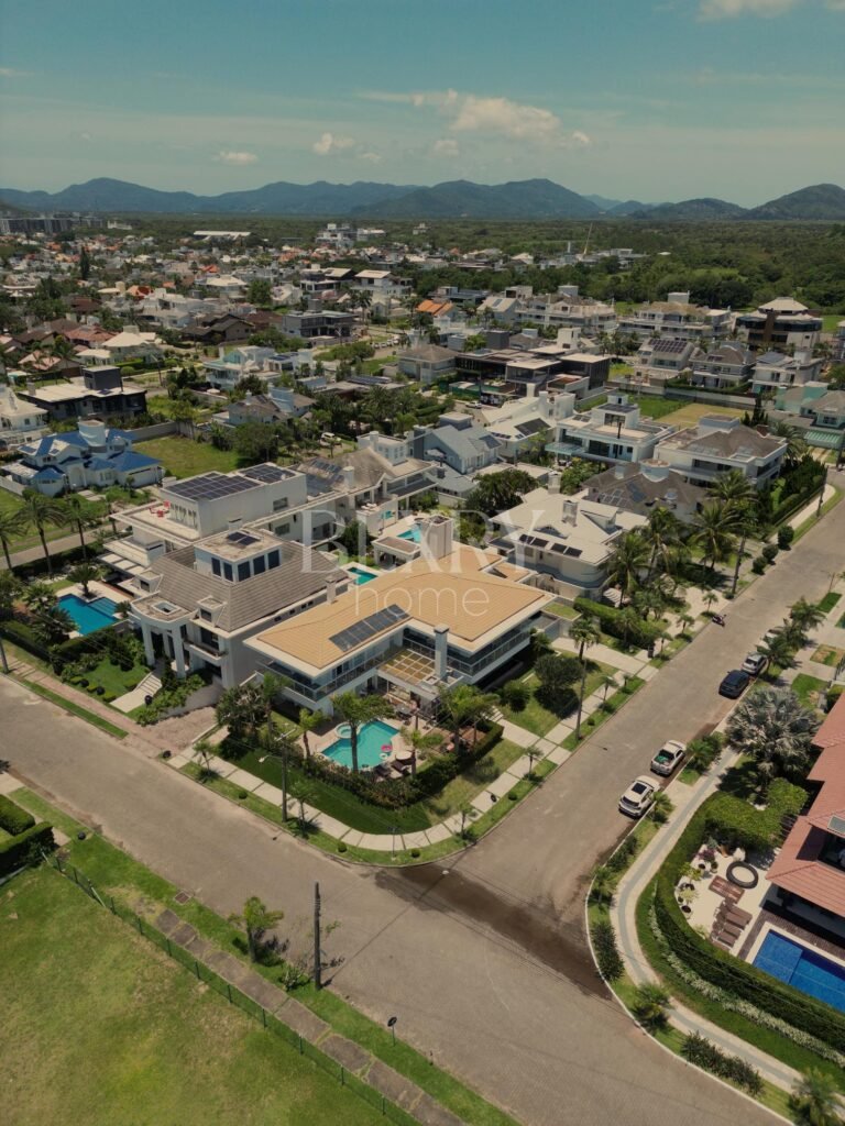 CASA EM JURERÊ INTERNACIONAL