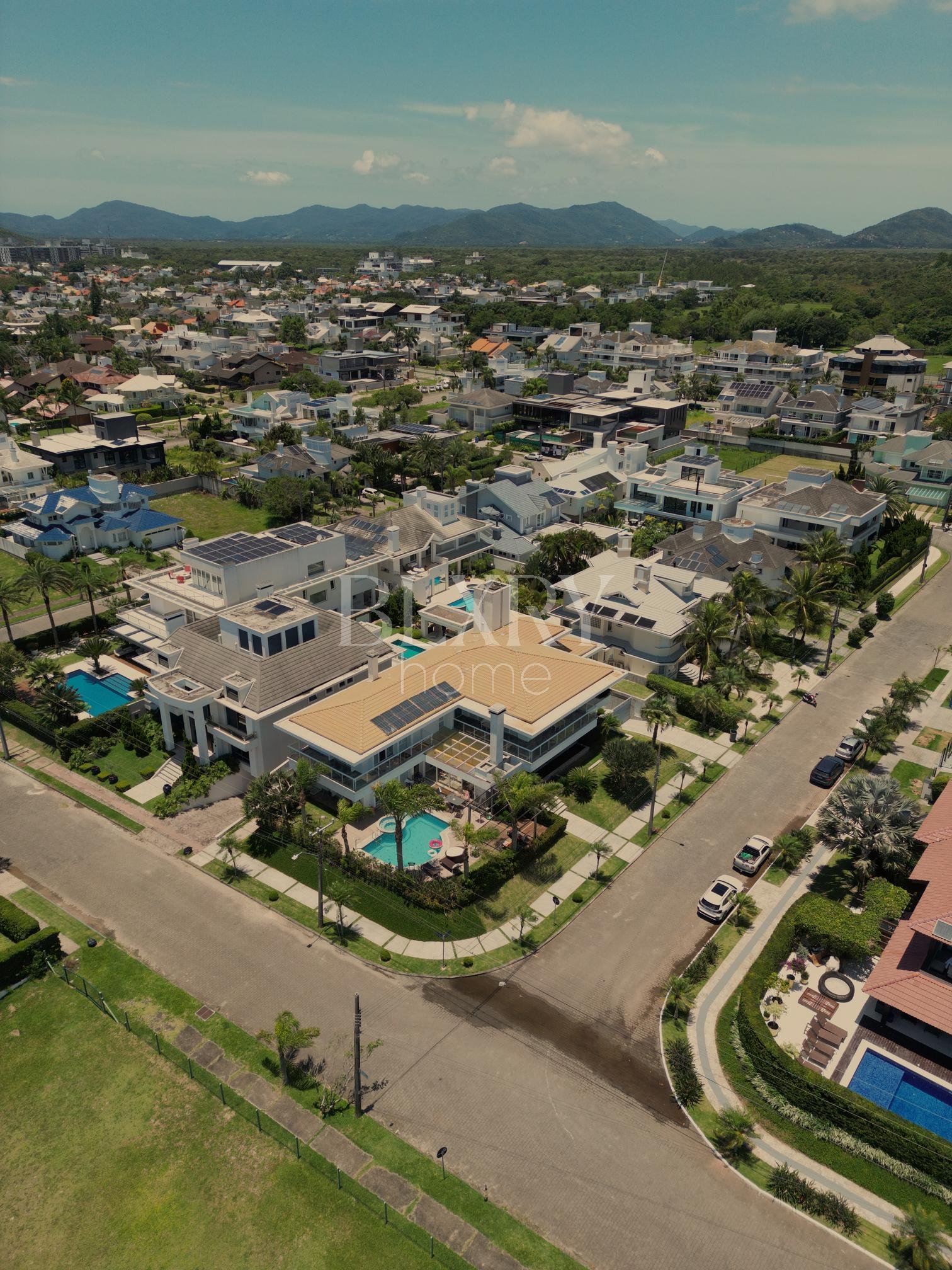 CASA EM JURERÊ INTERNACIONAL