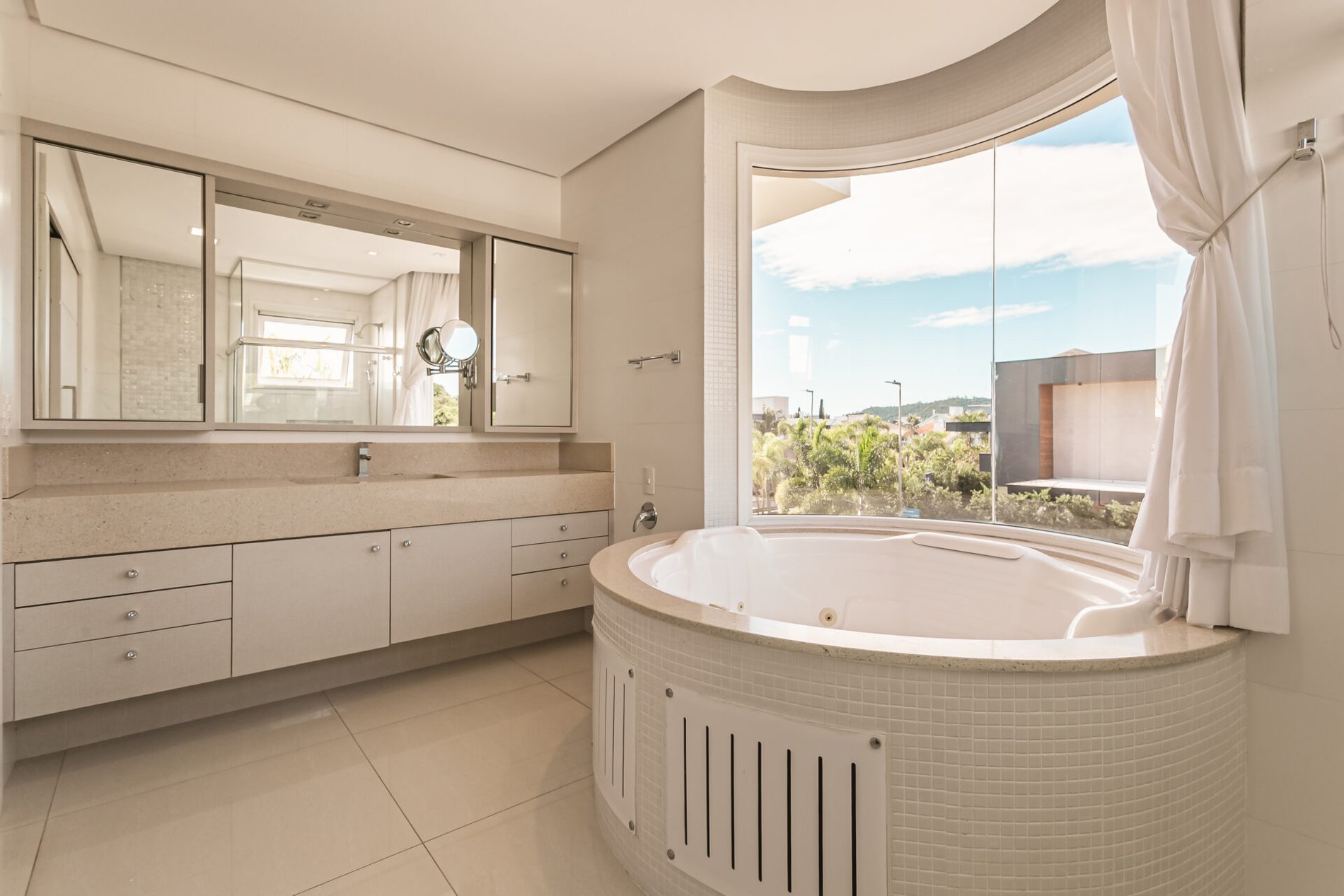 Casa em Jurerê Internacional, ao lado do bosque Amoraeville