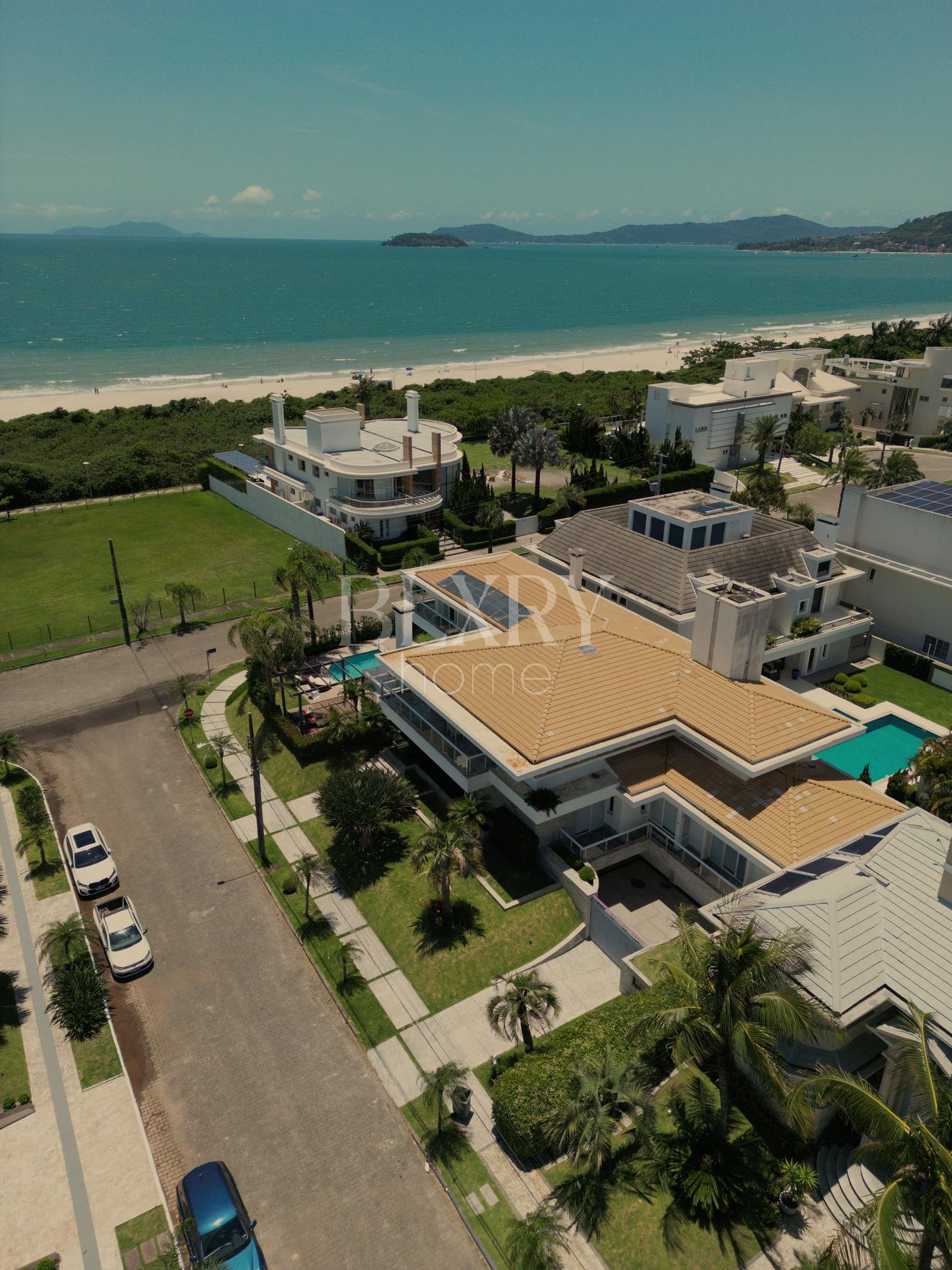 CASA EM JURERÊ INTERNACIONAL