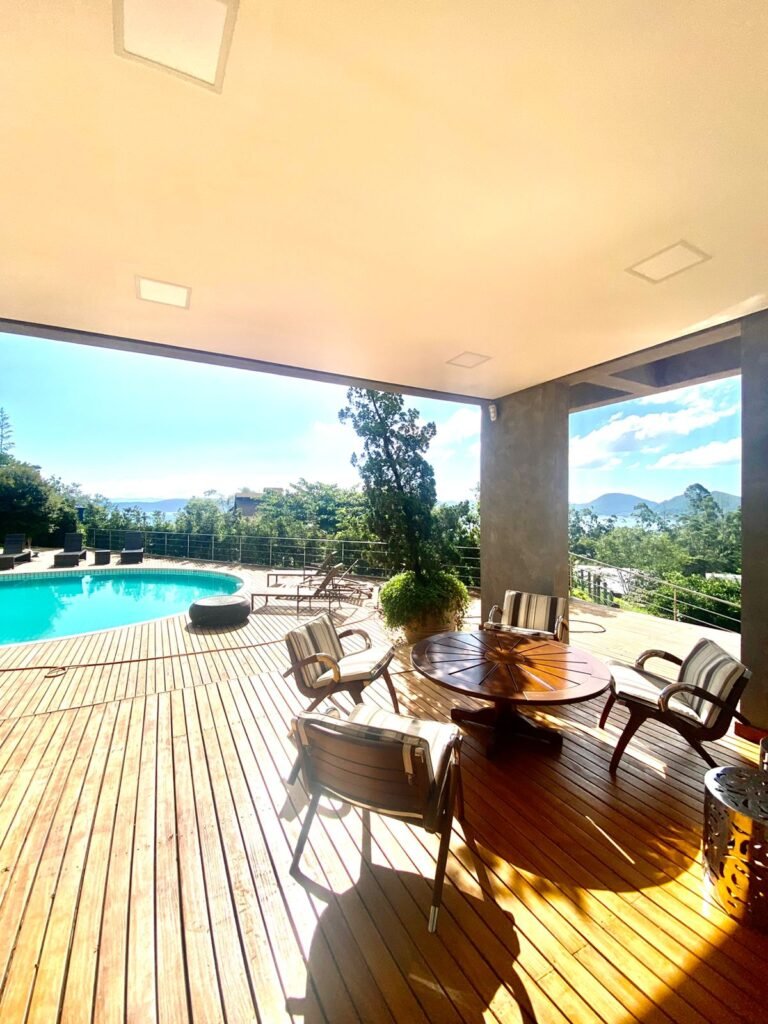 Casa no condomínio Saint Barth no Cacupé