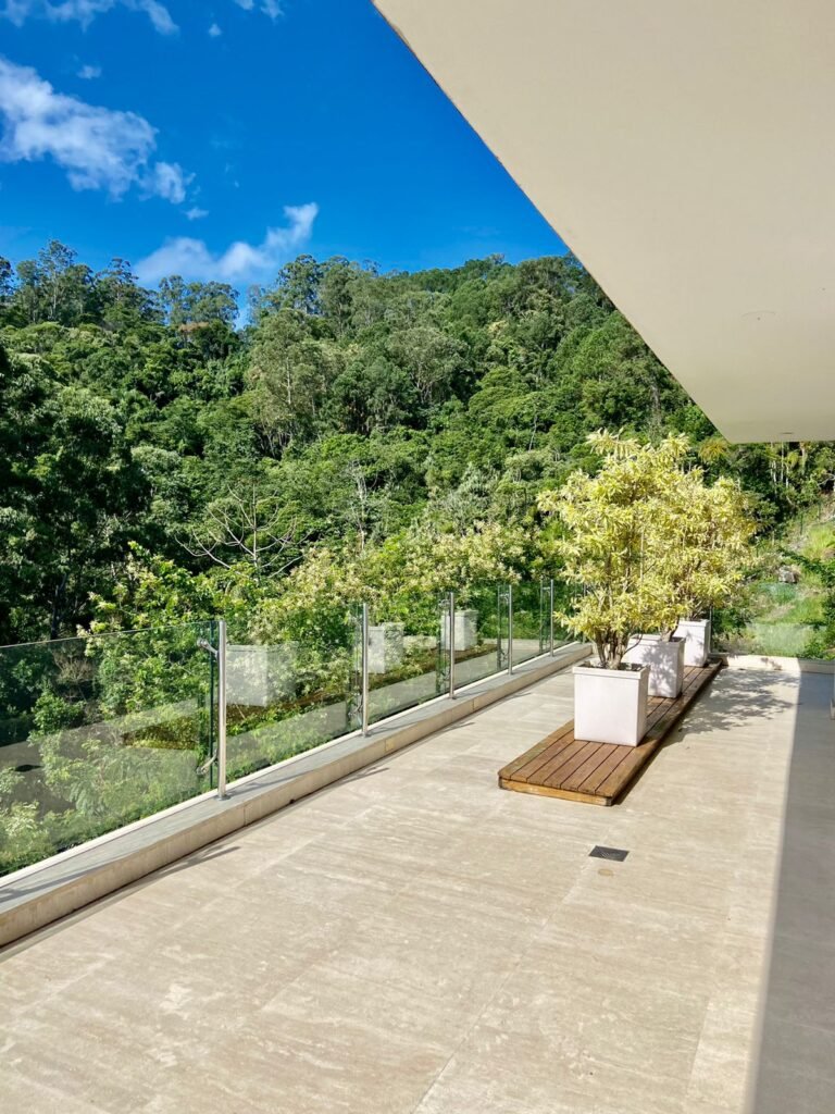 Casa no condomínio Saint Barth no Cacupé