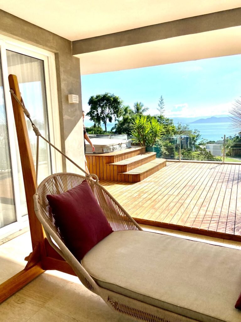 Casa no condomínio Saint Barth no Cacupé