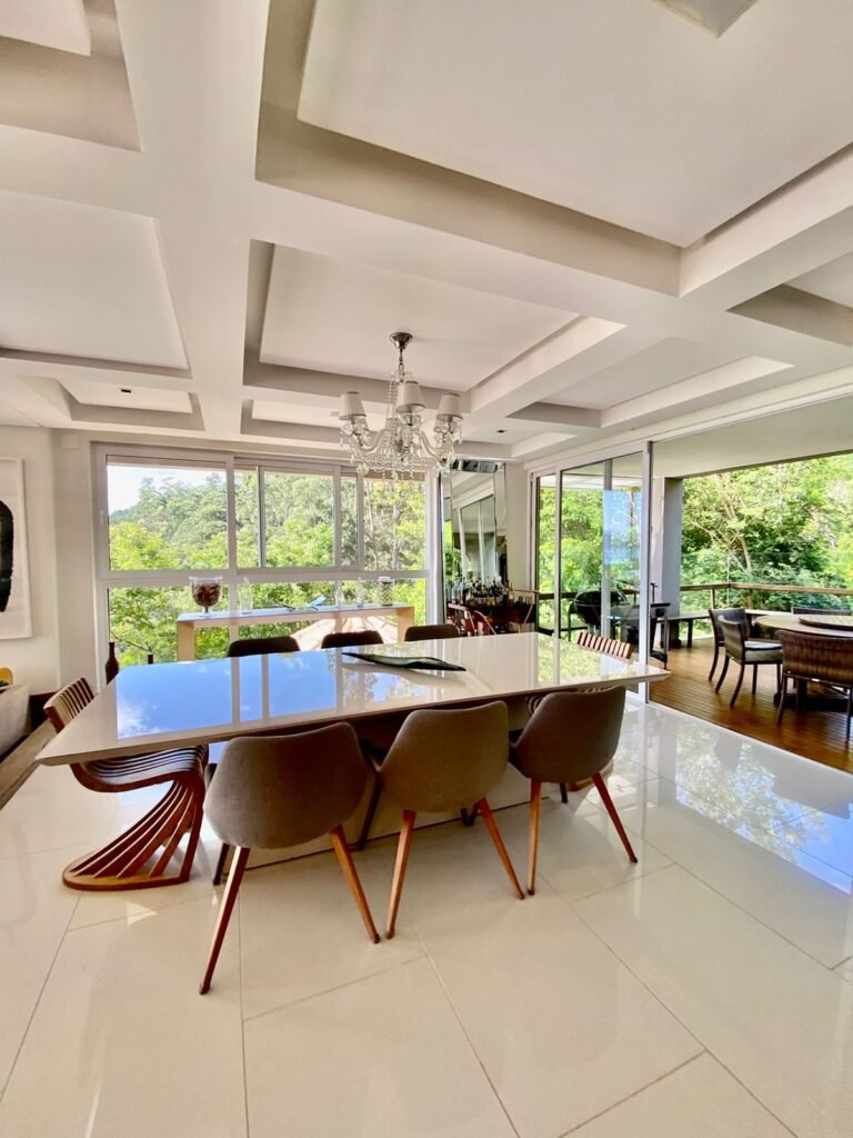 Casa no condomínio Saint Barth no Cacupé