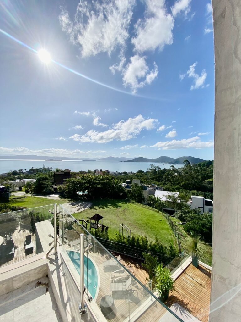 Casa no condomínio Saint Barth no Cacupé