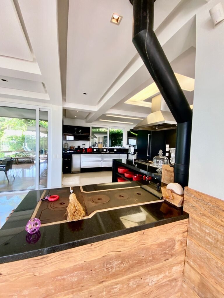 Casa no condomínio Saint Barth no Cacupé
