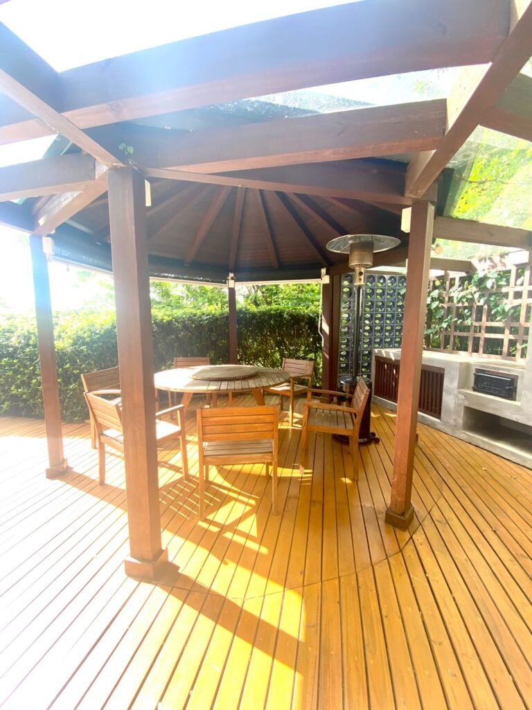 Casa no condomínio Saint Barth no Cacupé