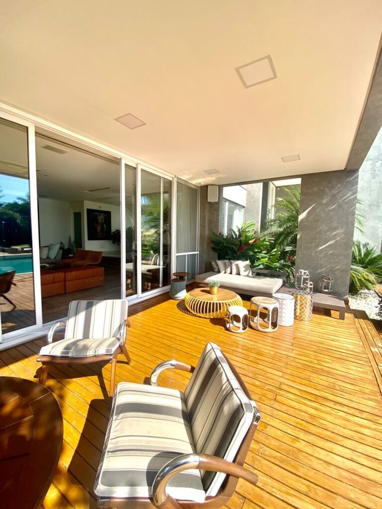 Casa no condomínio Saint Barth no Cacupé