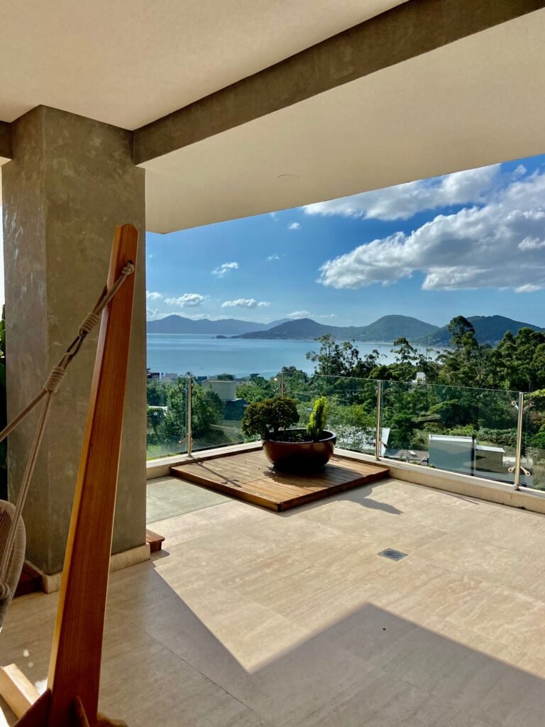 Casa no condomínio Saint Barth no Cacupé