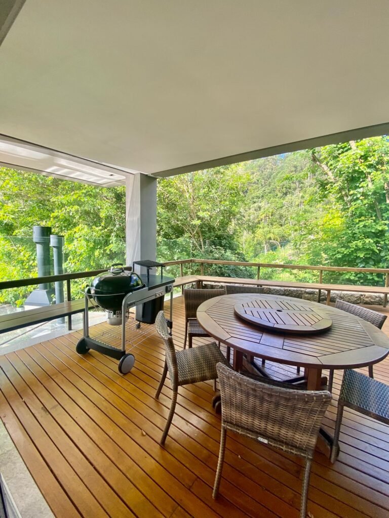 Casa no condomínio Saint Barth no Cacupé