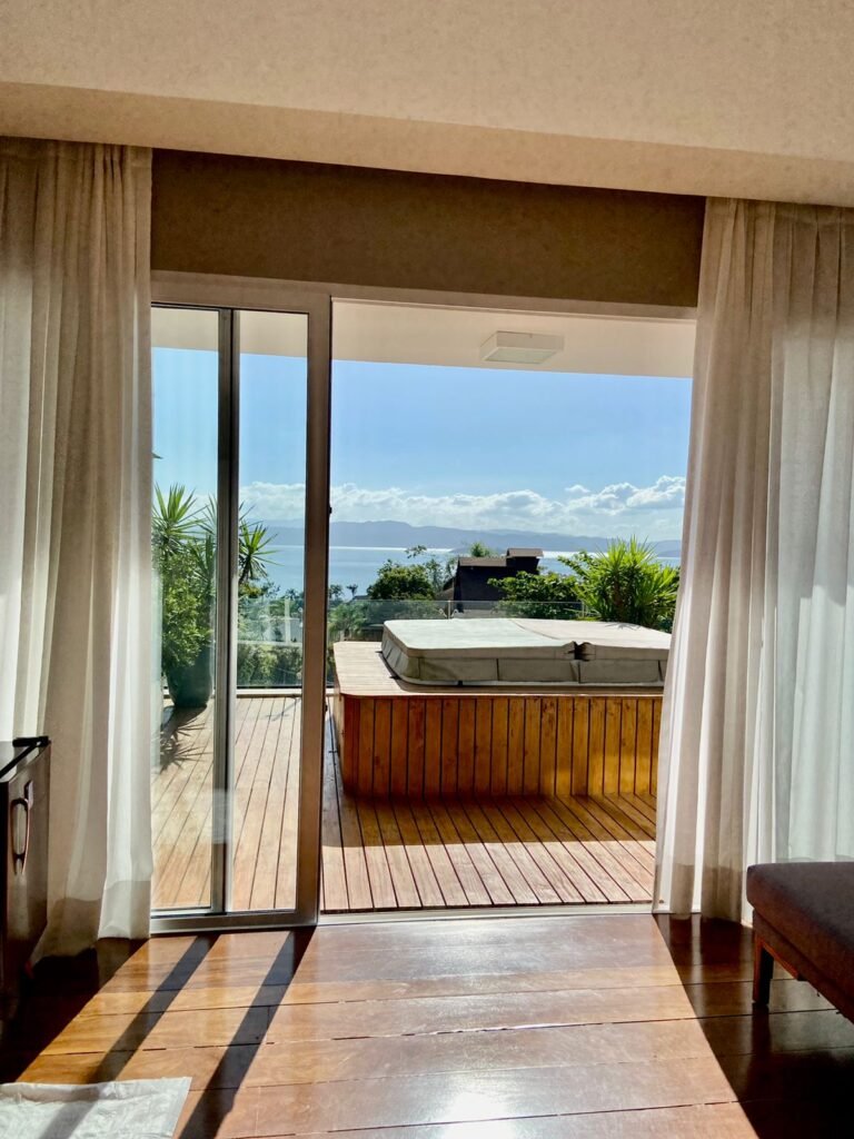 Casa no condomínio Saint Barth no Cacupé