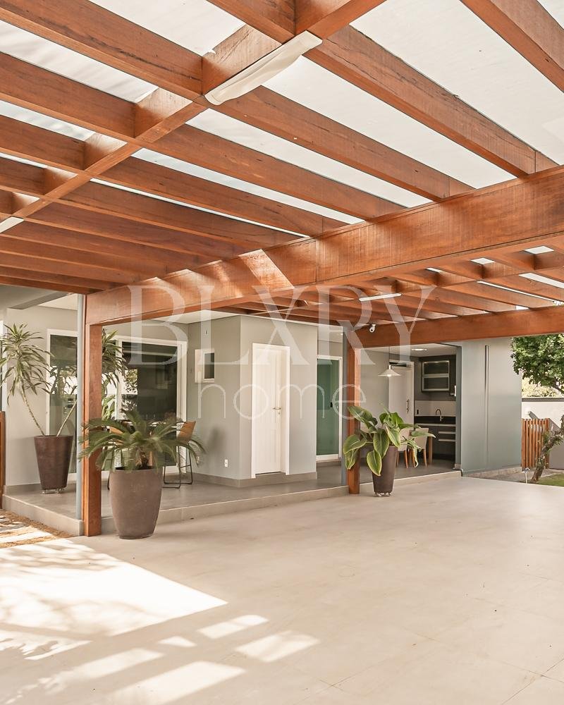 CASA EM JURERÊ INTERNACIONAL