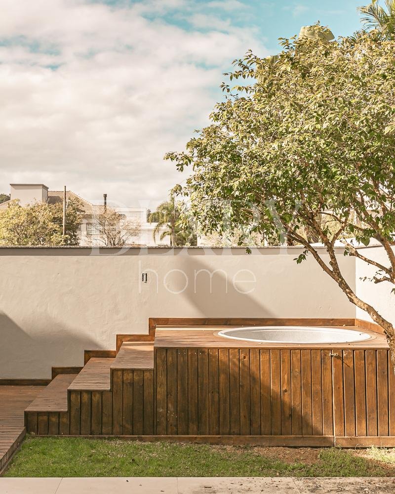 CASA EM JURERÊ INTERNACIONAL