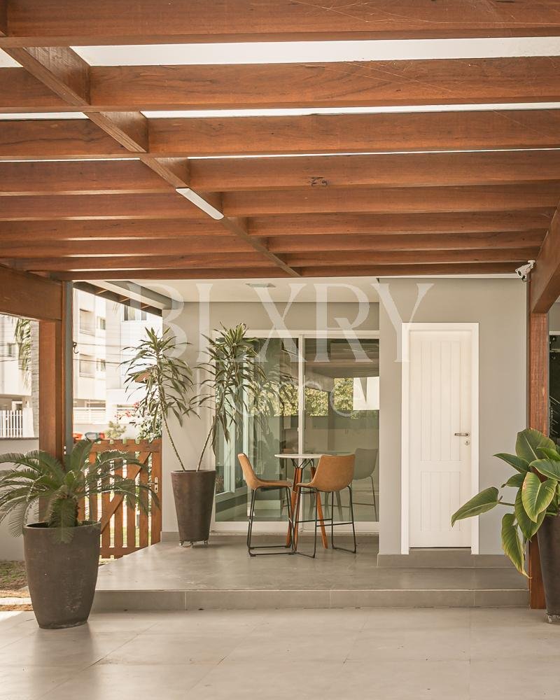 CASA EM JURERÊ INTERNACIONAL