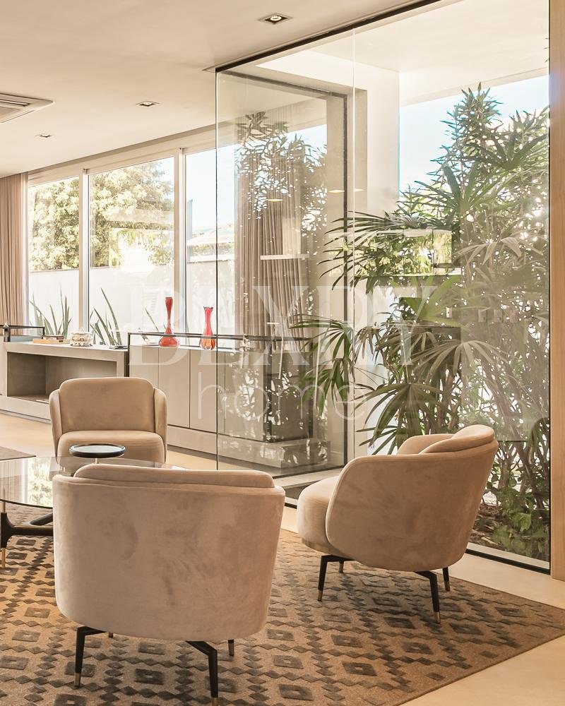 Casa com 4 suítes em Jurerê Internacional