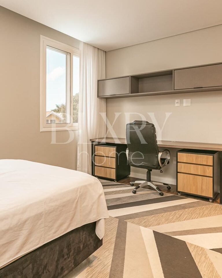 Casa com 4 suítes em Jurerê Internacional
