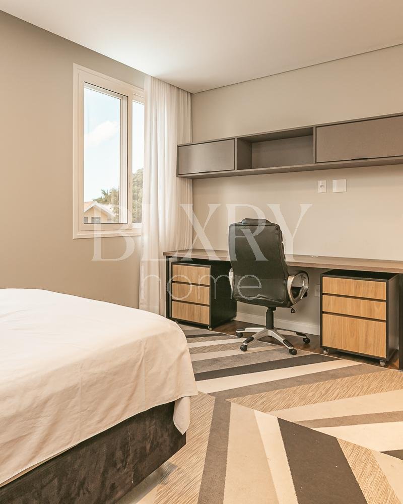 Casa com 4 suítes em Jurerê Internacional