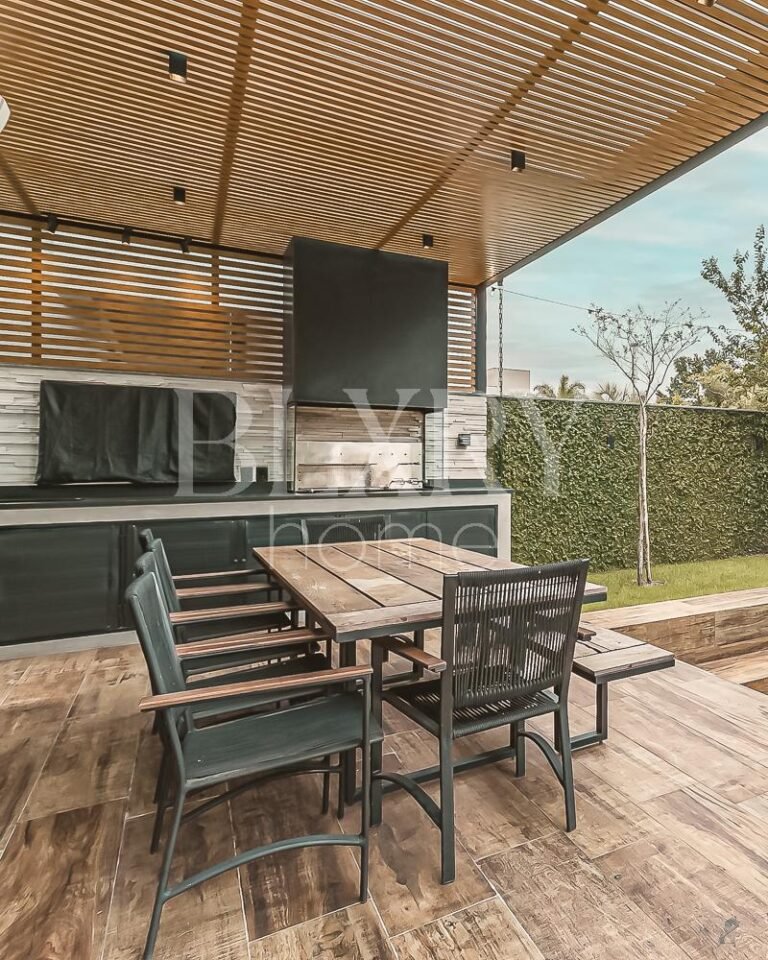 Casa com 4 suítes em Jurerê Internacional